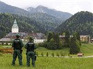 Bavortí policisté se chystají na summit G7 v bavorském Elmau (19. kvtna 2015)