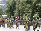 Momentka z devatenácté etapy Gira. V rovém si to lape Alberto Contador...