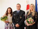 Kateinu Skokanovou (vlevo) a Martinu Chvojkovou ocenil za záchranu ivota...