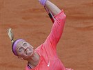 Petra Kvitová podává v prvním kole Roland Garros proti Erakovicové.