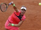 Tenistka Marina Erakovicová z Nového Zélandu vzdoruje Kvitové v prvním kole...