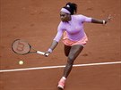 Americká tenistka Serena Williamsová hraje na Roland Garros proti Hlavákové.