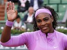 Americká tenistka Serena Williamsová zdraví diváky po snadném postupu do 2....