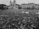 Ohromná manifestace na Staromstském námstí v prosinci 1989. Byly to...