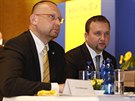 Místopedseda Snmovny Jan Bartoek a ministr zemdlství Marian Jureka na...