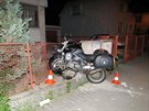 idi motorky, který vezl estiletého chlapce, narazil v Pedmicích u Hradce...