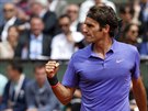 POSTUP. Roger Federer slaví jedenáctý postup do osmifinále Roland Garros v ad.