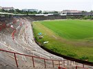 Stav revitalizovan�ho stadionu za Lu��nkami na konci kv�tna.