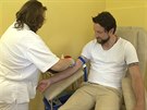 Zpvák Support Lesbines daroval krev