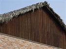 Stecha je vyrobená tradiní technologií z palmového listí.