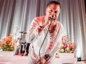 Zpvk Mike Patton na koncertu Faith No More v Detroitu