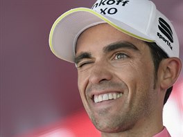 SPOKOJEN. Alberto Contador po osmnct etap Gira, ve kter navil svj...