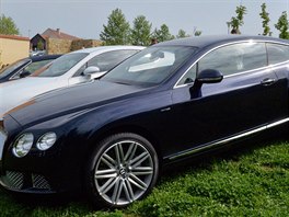 Sraz voz Rolls-Royce a Bentley byl spojen 23. kvtna v Praze s pehlídkou...