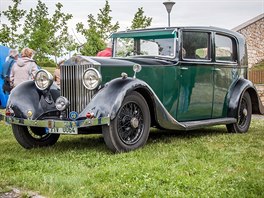 Sraz Rells-Royc a dalích veterán, youngtimer a zajímavých aut v Dubeské...