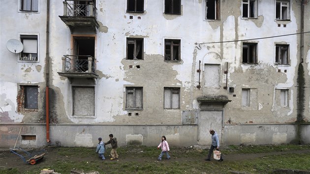 Romsk ghetto ve vesnici Krovsk Chlmec na jihu Slovenska (2. bezna 2015)