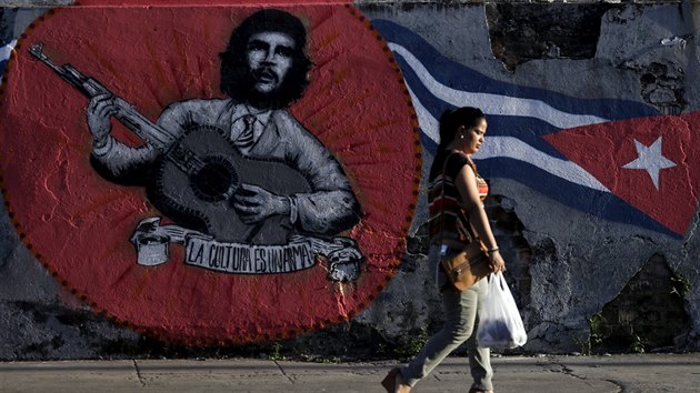Portrt revolucione Ernesta Che Guevary v ulicch Havany (28. kvtna 2015)