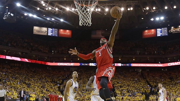 Josh Smith z Houstonu let ke koi Golden State.