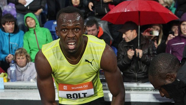 Usain Bolt po vtzstv v zvod na 200 metr na mtinku Zlat tretra.