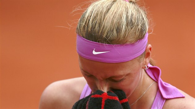 esk tenistka Petra Kvitov se utr runkem v utkn druhho kola Roland Garros.