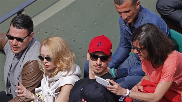 Na tenis do paskho arelu Roland Garros se piel podvat i Zlatan Ibrahimovi, fotbalista mstnho PSG.