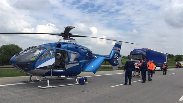 Nehoda nkladnho auta a dodvky uzavela st Praskho okruhu (21.5.2015)