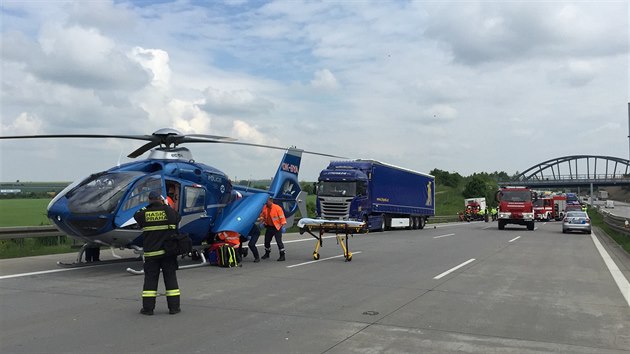 Nehoda nkladnho auta a dodvky uzavela st Praskho okruhu (21.5.2015)