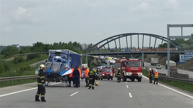 Nehoda nkladnho auta a dodvky uzavela st Praskho okruhu (21.5.2015)