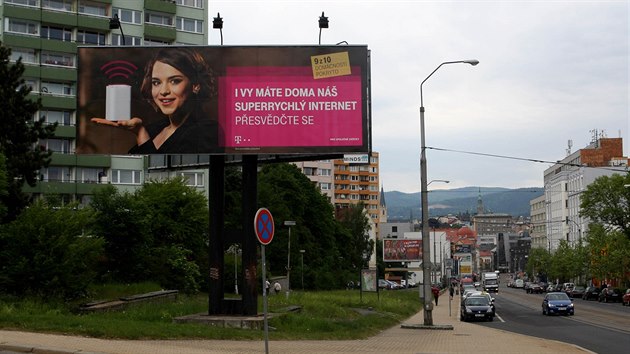 Ob billboard pi vstupu do msta od autobusovho a vlakovho ndra.