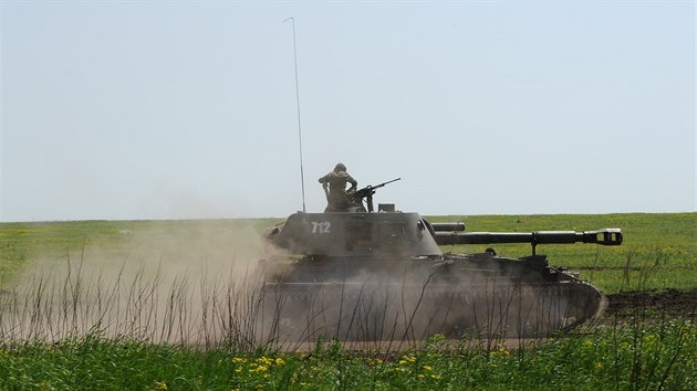 Rusk vojensk manvry v Rostovsk oblasti nedaleko hranic s Ukrajinou (25. kvtna 2015)
