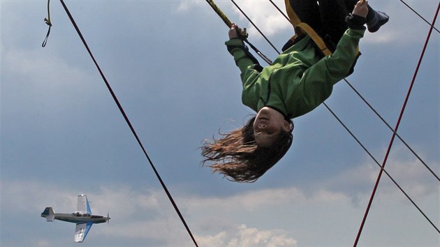 Letecká akrobacie je v Chotěboři k vidění každý rok, a pokaždé má u diváků velký úspěch.