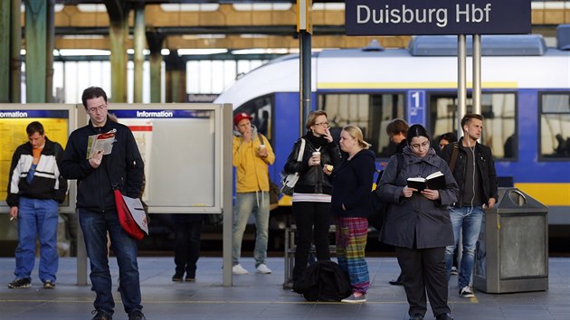 Ndra v nmeckm Duisburgu. Osobnch vlak vyjela sotva polovina. Strojvdci opt stvkuj kvli mzdm.