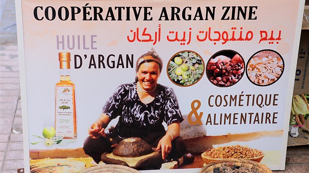 Arganov olej je jednou zoblbench nkupnch poloek pi nvtv Maroka.