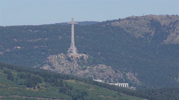 dol padlch (panlsky El Valle de los Cados) nedaleko Madridu. Je to hrobka a pomnk frankistm a republiknm, padlm ve panlsk obansk vlce. Je zde pohben i Francesco Franco.