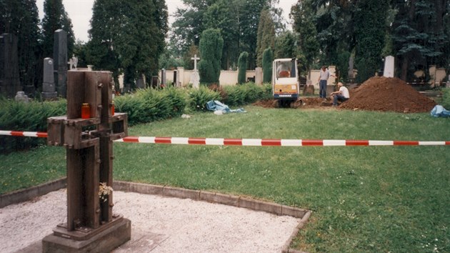 Pracovnci firmy Pargent ped patncti lety exhumovali tla Nmc z hromadnho hrobu. Nen ale jasn, kam ostatky odvezli.