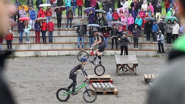 Soust takzvanho Dne Petra bylo i setkn na Pilku s ukzkami parkuru i akrobacie na kolech, oblbench aktivit Petra Vejvody, stejn jako ukzky policejnch zsah.