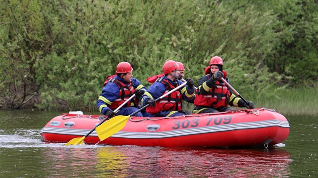 Devět jednotek dobrovolných hasičů soutěžilo v tradičním klání Rallye Hamry. Jedním z úkolů byla i evakuace lidí při simulované povodni.