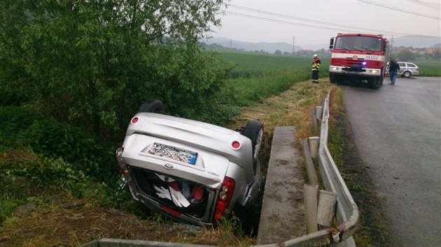 idi u Sentic pevrtil auto na stechu (26. 5. 2015).