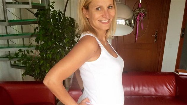 Monika Absolonová se pochlubila těhotenským bříškem (20. května 2015).