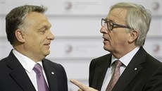 Maďarský premiér Viktor Orbán (vlevo) a předseda Evropské komise Jean-Claude...