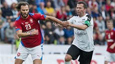 Fotbalové utkání hrá nad 35 let: eská republika - Nmecko. Patrik Berger...