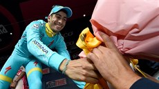 Fabio Aru si triumf v devatenácté etap hodn uíval.