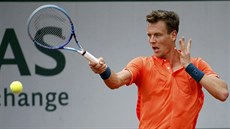 Tomá Berdych v souboji s Benoitem Pairem.