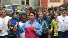 B�ci míru s pochodní dorazili do Chebu.