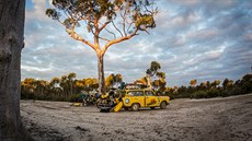 Expedice Trabantem napí Tichomoím pi stanování v Austrálii