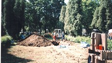 Pracovníci firmy Pargent ped patnácti lety exhumovali tla Nmc z hromadného...