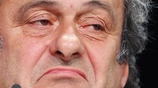 JAK TO DOPADNE? éf UEFA Michel Platini na volebním kongresu FIFA 2015.