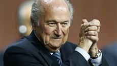 FOTBALOVÝ BOSS. Sepp Blatter se raduje z vítzství v prezidentských volbách...