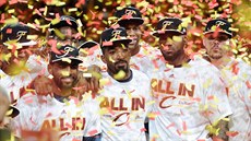 Basketbalisté Clevelandu se radují z triumfu ve Východní konferenci NBA a z...