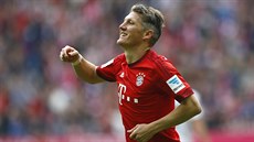 Bastian Schweinsteiger z Bayernu Mnichov slaví gól do sítě Mohuče.