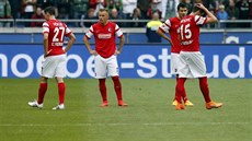 Zklamaní fotbalisté Freiburgu po porá�ce s Hannoverem